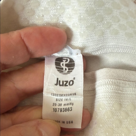 Stylish compression sleeve and glove. Size large. Great condition! - Picture 2 of 7